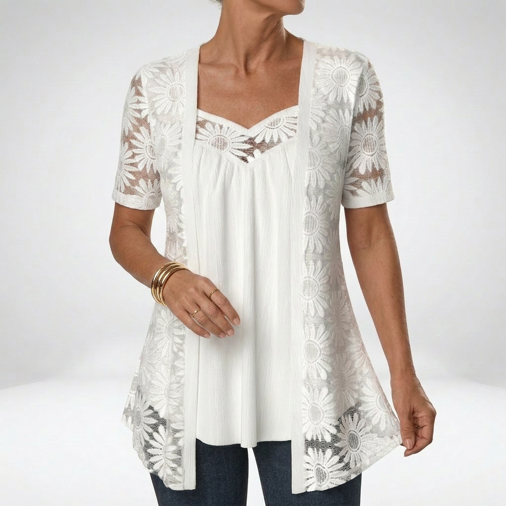 Prudence™ | Witte kanten blouse met korte mouwen