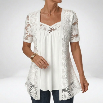 Prudence™ | Witte kanten blouse met korte mouwen
