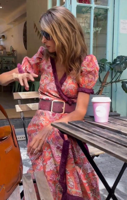 Elegante roze maxi-jurk met korte mouwen