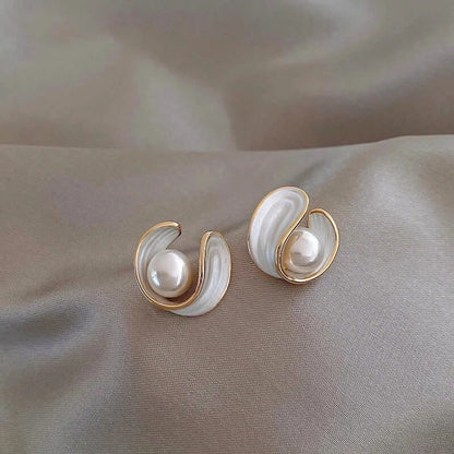 Klassieke gouden parel stud oorbellen
