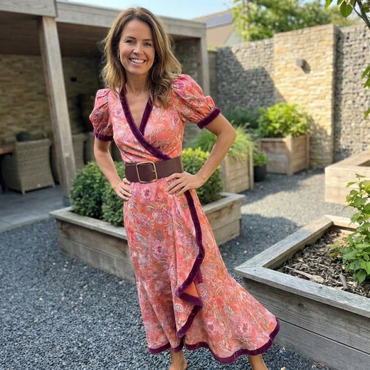 Elegante roze maxi-jurk met korte mouwen