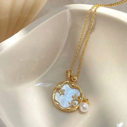 Gouden collier met maansteen en parel
